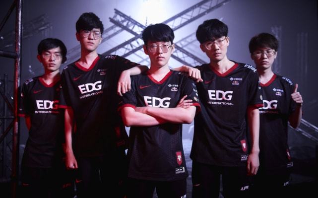 是远射破门 是远射破门